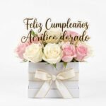 Adorno cuadrado blanco de feliz cumpleaños - Acrílico dorado